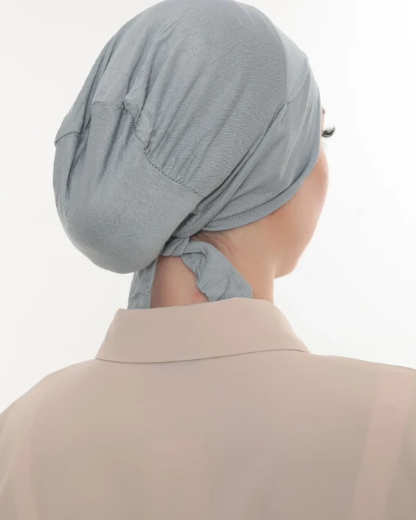 Soft Grey Crossover Turban Cap for Women – Elegant Fit - Image 6
